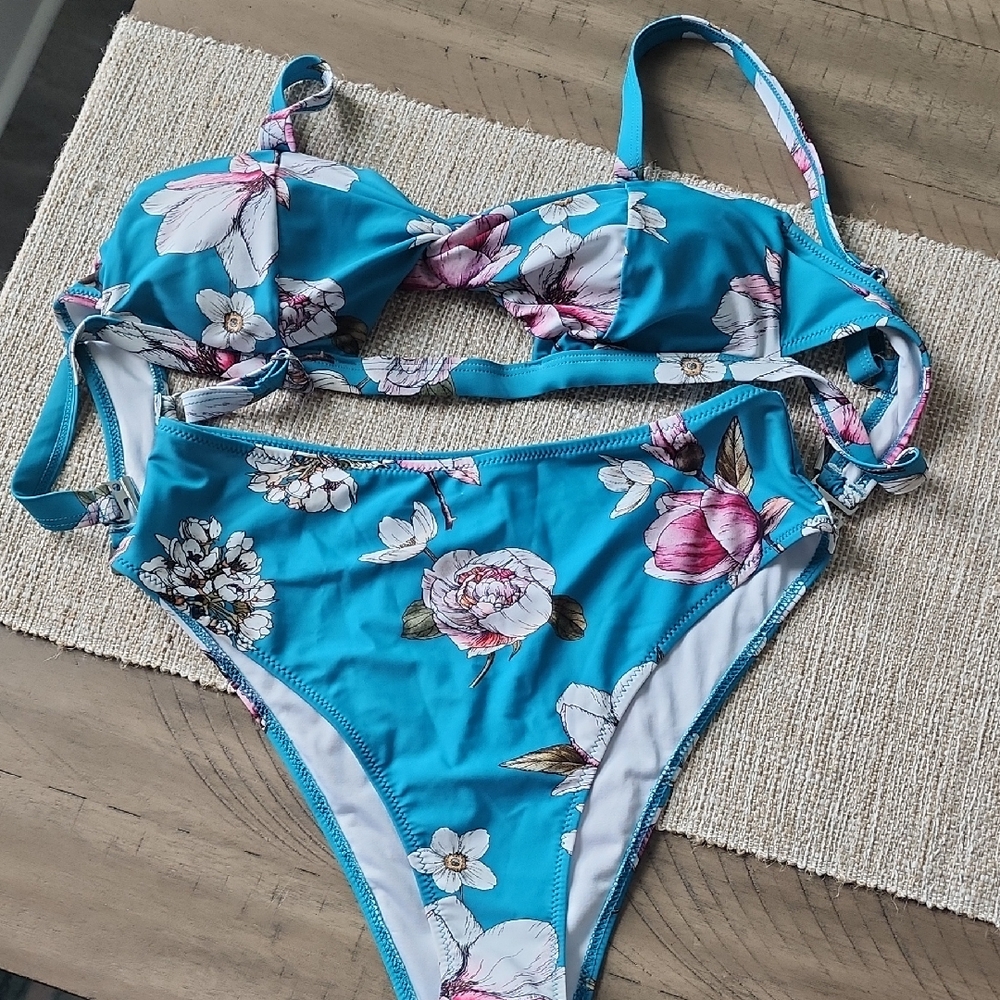 Cupshe Blue and Pink Floral Bikini